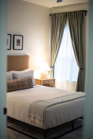 2 bedrooms, desk, iron/ironing board, free WiFi