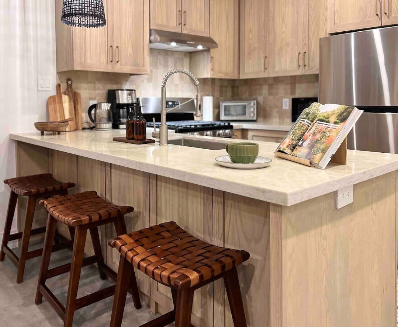 Køleskab, mikrobølgeovn, ovn, kogeplade