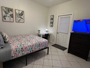 1 chambre, bureau, fer et planche à repasser, Wi-Fi gratuit