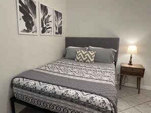 1 chambre, bureau, fer et planche à repasser, Wi-Fi gratuit
