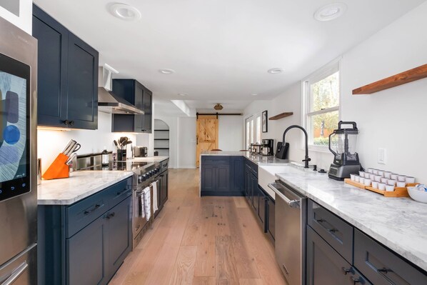 Fridge, microwave, oven, stovetop - Upgraded Modern 4 BR Home in Marietta w/ Hot Tub & Pool | Outdoor Living with Patio & Gas Fire Table (Marietta)