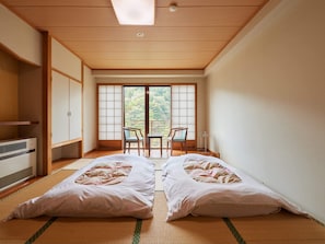 Traditionellt fyrbäddsrum - icke-rökare (Japanese Style) | Duntäcken, gratis wi-fi och sängkläder