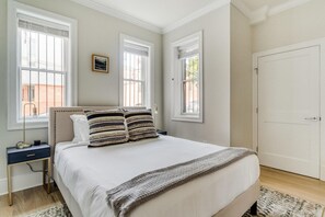 1 bedroom, iron/ironing board, WiFi, bed sheets - Airy Dupont Circle 1BR w/ W/D, nr Metro, Bars & Nightlife, by Blueground (Washington, D.C.)