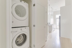 Interior - Amazing Dupont Circle 2BR w/ W/D, nr Metro & Nightlife, by Blueground (Washington, D.C.)