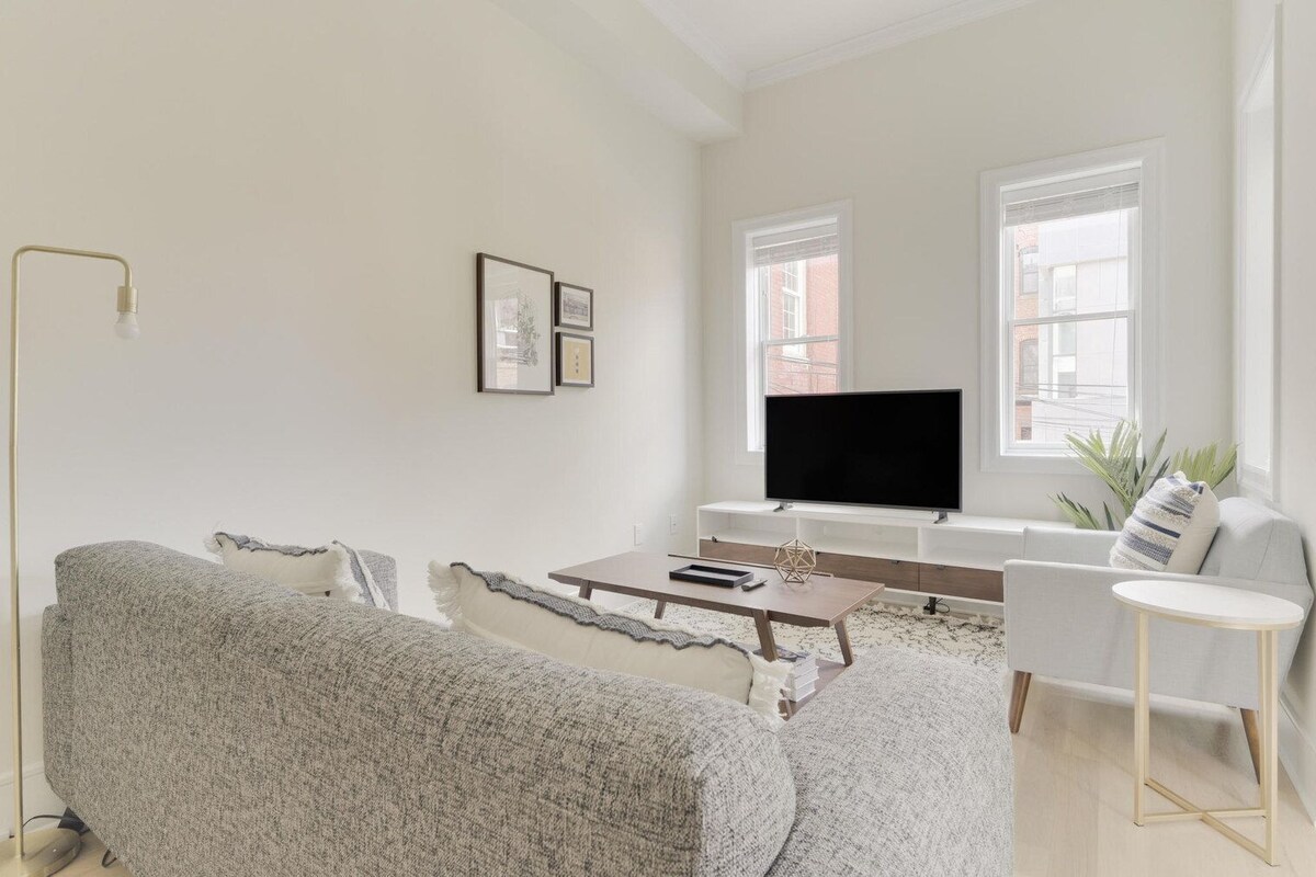 Amazing Dupont Circle 2BR w/ W/D, nr Metro & Nightlife, by Blueground