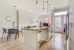 Fridge, microwave, oven, stovetop - Beautiful Dupont Circle 2BR w/ W/D, nr Dining & Bars, by Blueground (Washington, D.C.)