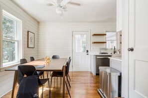 Dining - Charming Pentagon City 3BR w/ W/D, nr Shopping Malls, by Blueground (Northern Virginia)