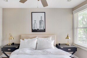 1 bedroom, iron/ironing board, WiFi, bed sheets - Delightful Dupont Circle 1BR w/ W/D, nr Metro & Nightlife, by Blueground (Washington, D.C.)