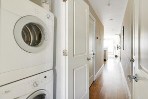 Interior - Delightful Dupont Circle 1BR w/ W/D, nr Metro & Nightlife, by Blueground (Washington, D.C.)