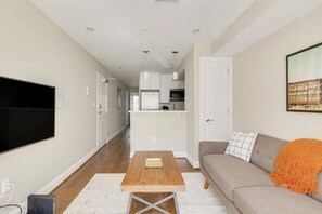 TV - Delightful Dupont Circle 1BR w/ W/D, nr Metro & Nightlife, by Blueground (Washington, D.C.)