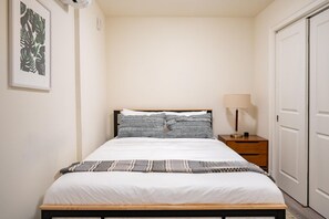 1 室のベッドルーム、アイロン / アイロン台、WiFi、ベッドシーツ