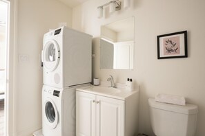 Hair dryer, towels - Divine Dupont Circle 1BR w/ W/D, nr Metro & Dining, by Blueground (Washington, D.C.)