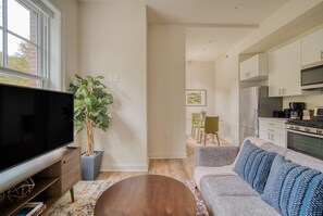 TV - Dreamy Dupont Circle 1BR w/ W/D, nr Nightlife & Bars, by Blueground (Washington, D.C.)