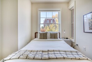 2 bedrooms, iron/ironing board, WiFi, bed sheets - Hip Dupont Circle 2BR w/ W/D, nr Dining & Bars, by Blueground (Washington, D.C.)
