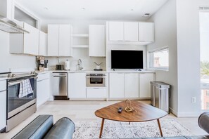 Fridge, microwave, oven, stovetop - Remarkable H Street 2BR w/ W/D, nr Restaurants, by Blueground (Washington, D.C.)