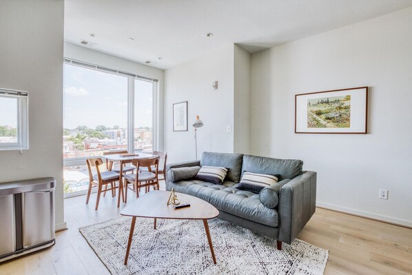 TV - Remarkable H Street 2BR w/ W/D, nr Restaurants, by Blueground (Washington, D.C.)