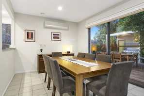 Dining - Family Holiday Home at Quiet Point Lonsdale Beach

 (Point Lonsdale)