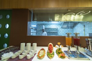 Petit déjeuner continental (800 INR par personne)