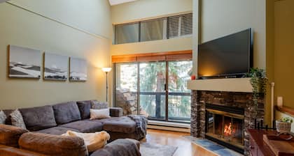 3BR | Wintergreen | Family Sized | Wood Burning Fireplace | Secure Parking | Ski Hill Bus