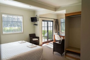 5 slaapkamers, een strijkplank/strijkijzer, wifi, beddengoed