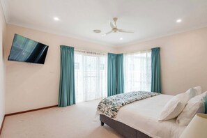4 chambres, fer et planche à repasser, Wi-Fi, literie fournie