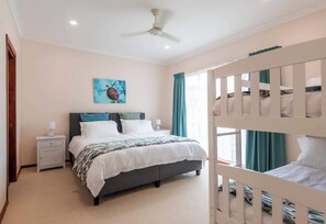 4 bedrooms, iron/ironing board, WiFi, bed sheets