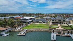 A residential area with modern houses, a marina, and a lake.
