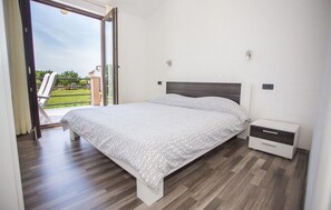 2 bedrooms, free WiFi, bed sheets
