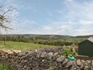 Property grounds - Mulberry Cottage (Bakewell)