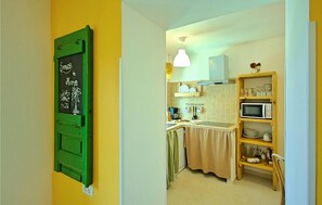 Unclassified image, 3 of 38, button