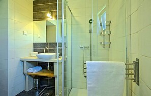 Unclassified image, 2 of 38, button