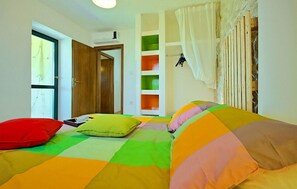 Unclassified image, 4 of 38, button