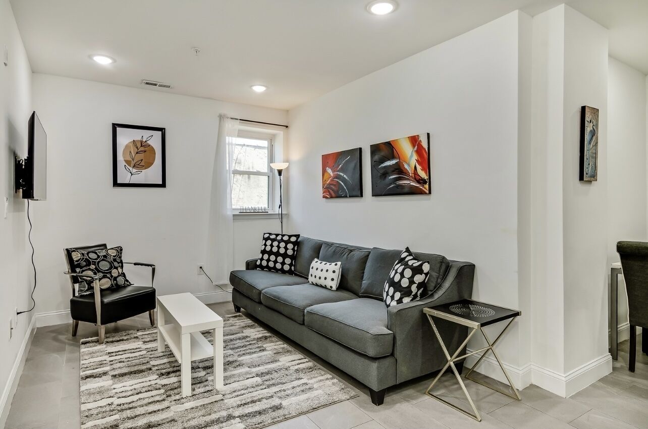 Cozy/Warm retreat near the Met and Temple University