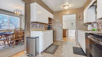 Refrigerador, horno, lavavajillas, tostadora