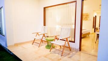 Deluxe Double or Twin Room | Minibar, individually decorated, desk, laptop workspace