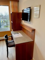 In-room safe, desk, soundproofing, WiFi (free)