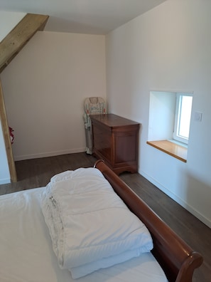 2 bedrooms, iron/ironing board, travel cot, bed sheets