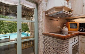 Fridge, microwave, oven, stovetop - Nice home in Sveti Lovrec (Sveti Lovrec)