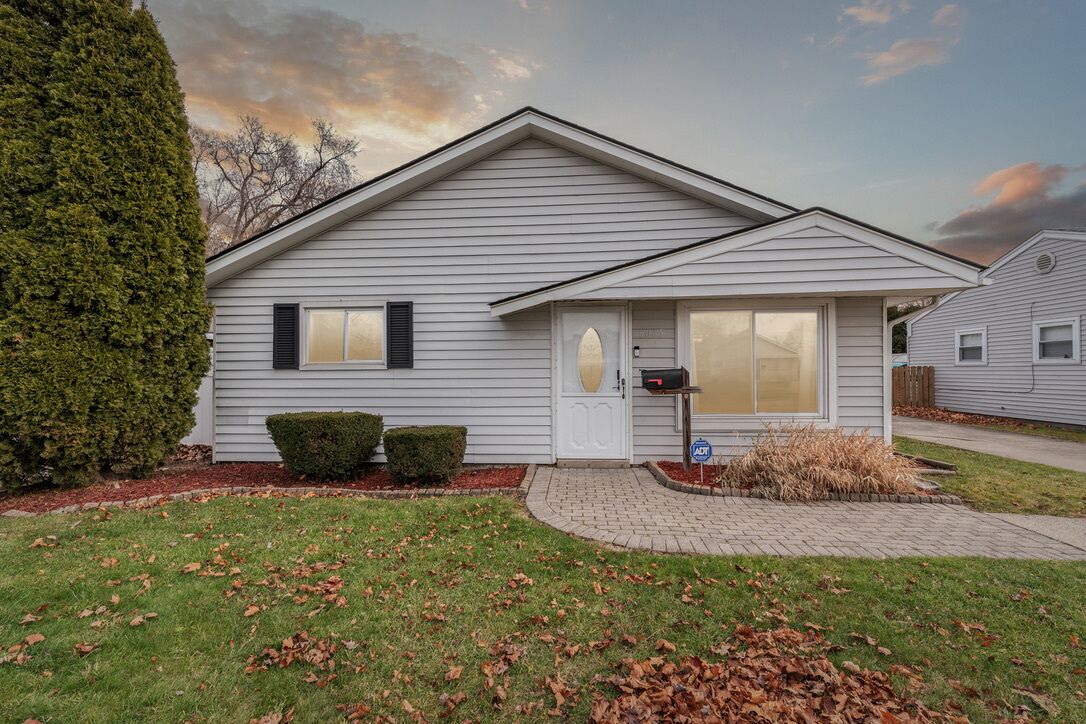 All you need, top notch comfort only 10 min from DTW airport 