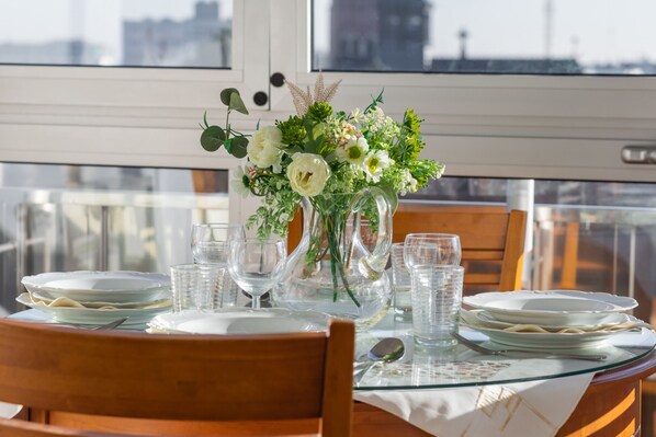 In-room dining - Apartment for 3 With Balcony by Renters (Poznan)