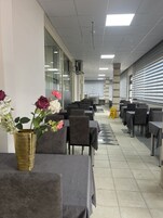 Desayuno bufé gratuito y diario