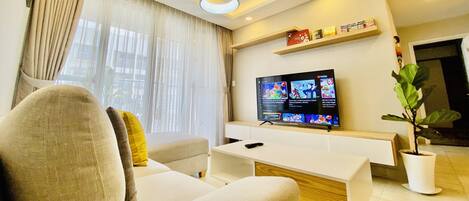 Departamento estándar | Cortinas blackout, insonorización y tabla de planchar con plancha