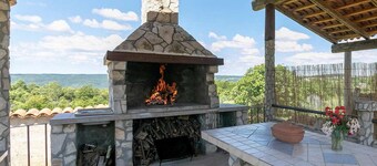 Beautiful home in Labin with WiFi