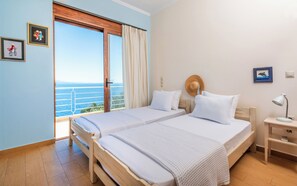 5 bedrooms, in-room safe, iron/ironing board, travel cot - Beachfront 'Karavi Villa': 270° Views & Sea Access (Sivota)