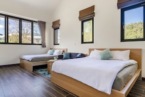 Grand Quadruple Room | Individually furnished, blackout curtains, soundproofing, free WiFi - Pumori Guesthouse (Puli)