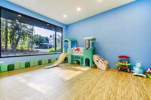 Children's play area - indoor - Pumori Guesthouse (Puli)
