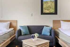 Grand Quadruple Room | Individually furnished, blackout curtains, soundproofing, free WiFi - Pumori Guesthouse (Puli)