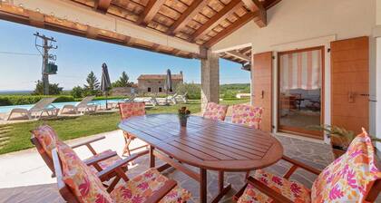 Pet friendly home in Visnjan with WiFi