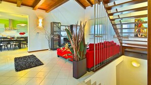 A spacious living area with a modern staircase, a dining area, and a kitchen. - Pet friendly home in Visnjan with WiFi (Visnjan)