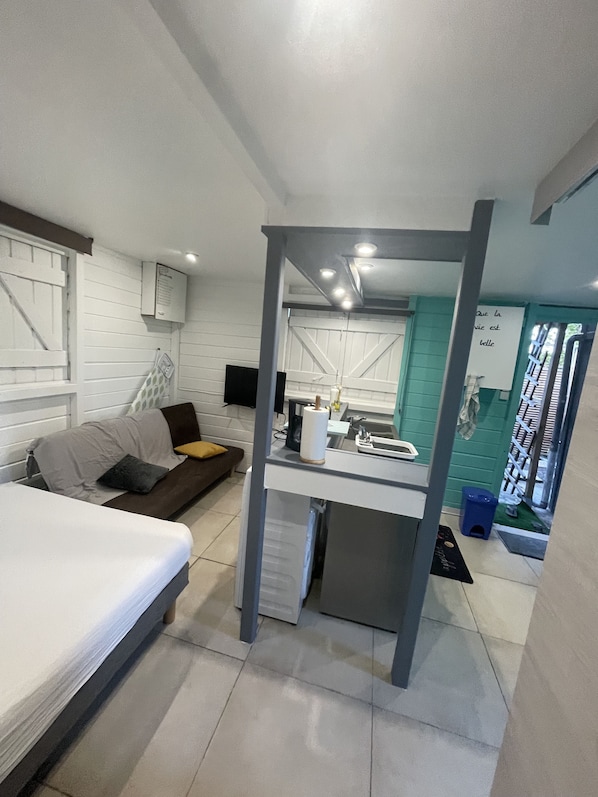 Living area - 2 Bungalows Pouvant Être Loués Ensemble ou Séparément à Proximité de la Plage (Le Moule)